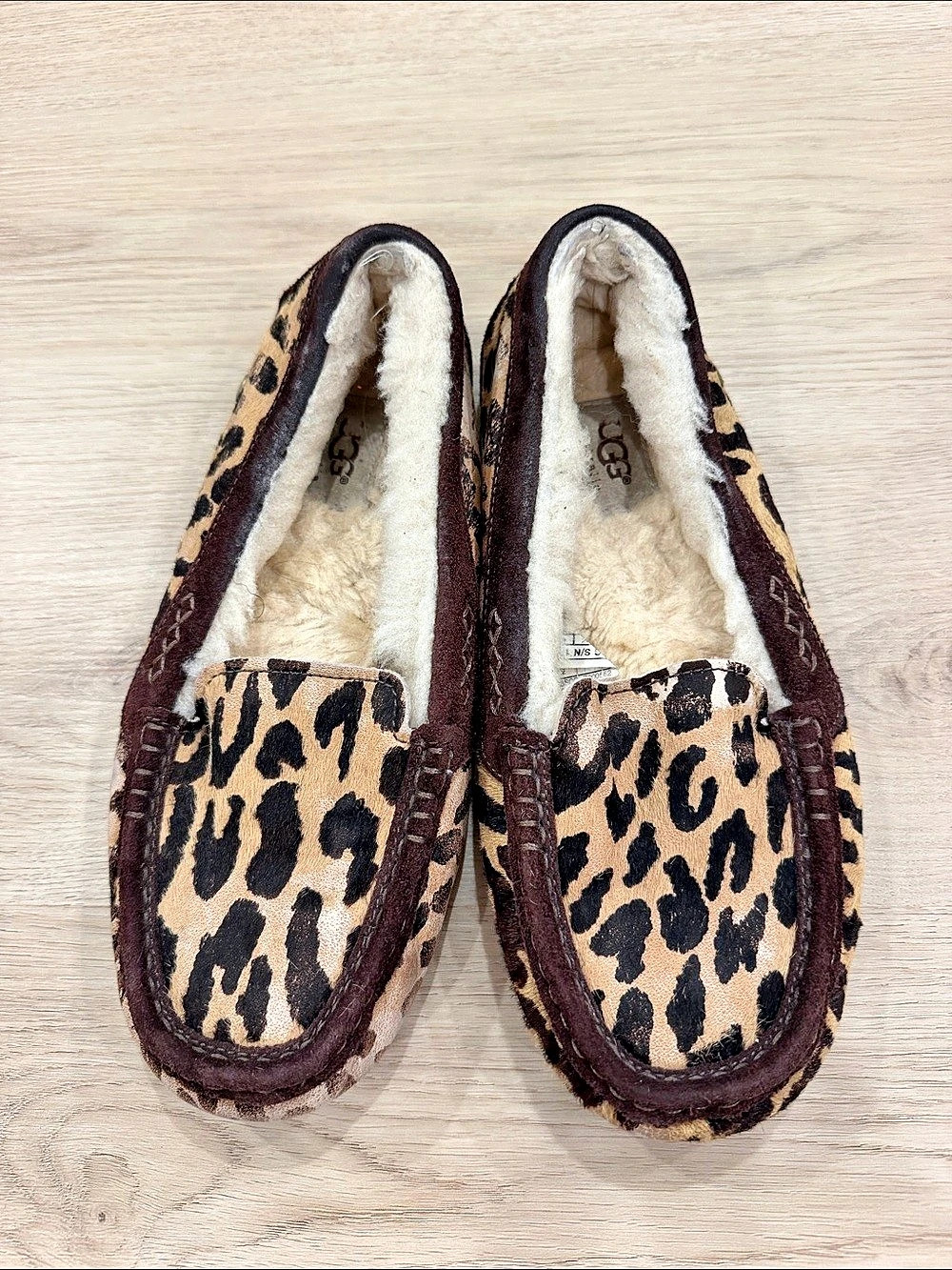 UGG Ansley Leopard Print Slippers US 8